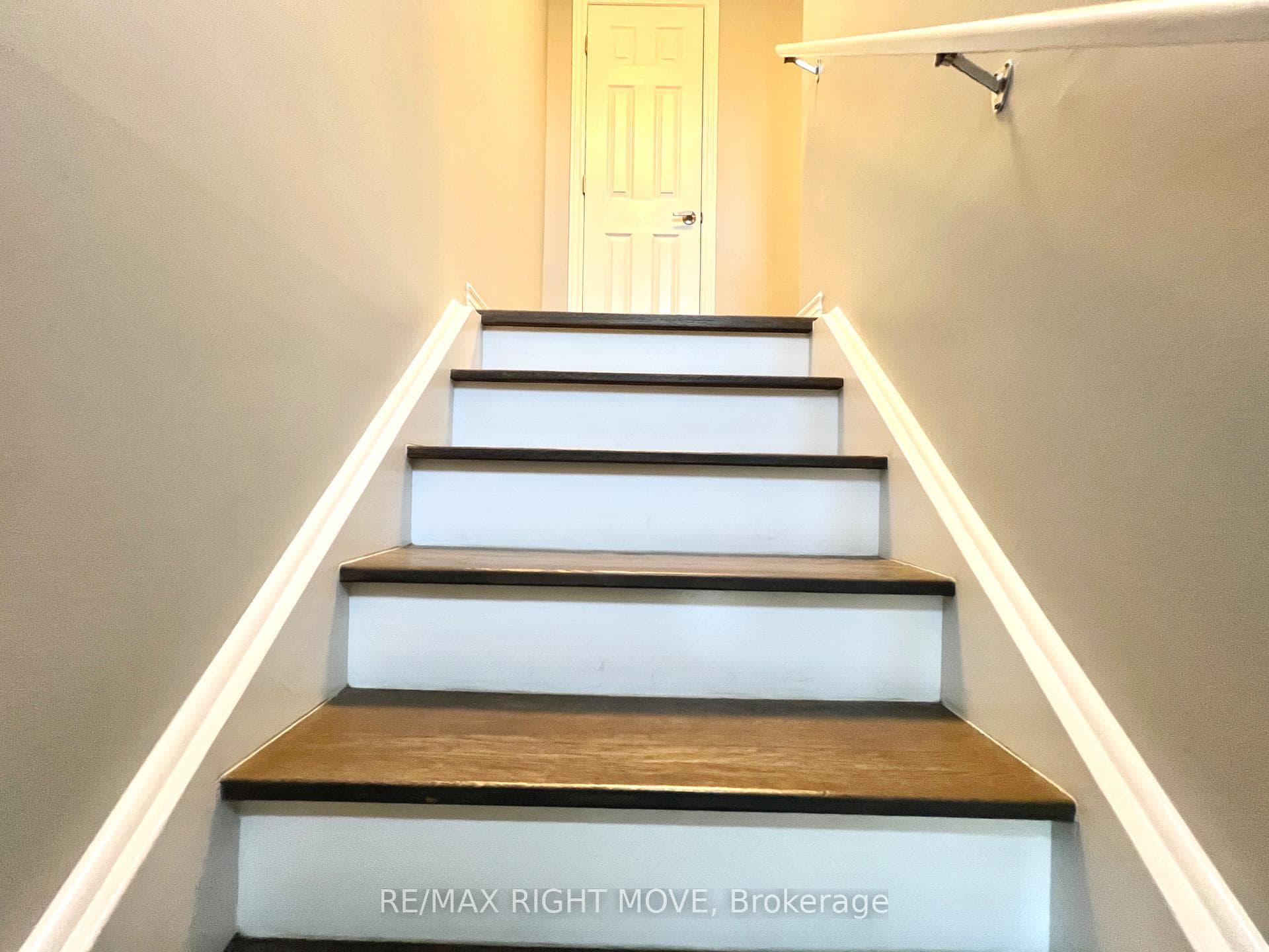 41 Majesty Boulevard photo 13