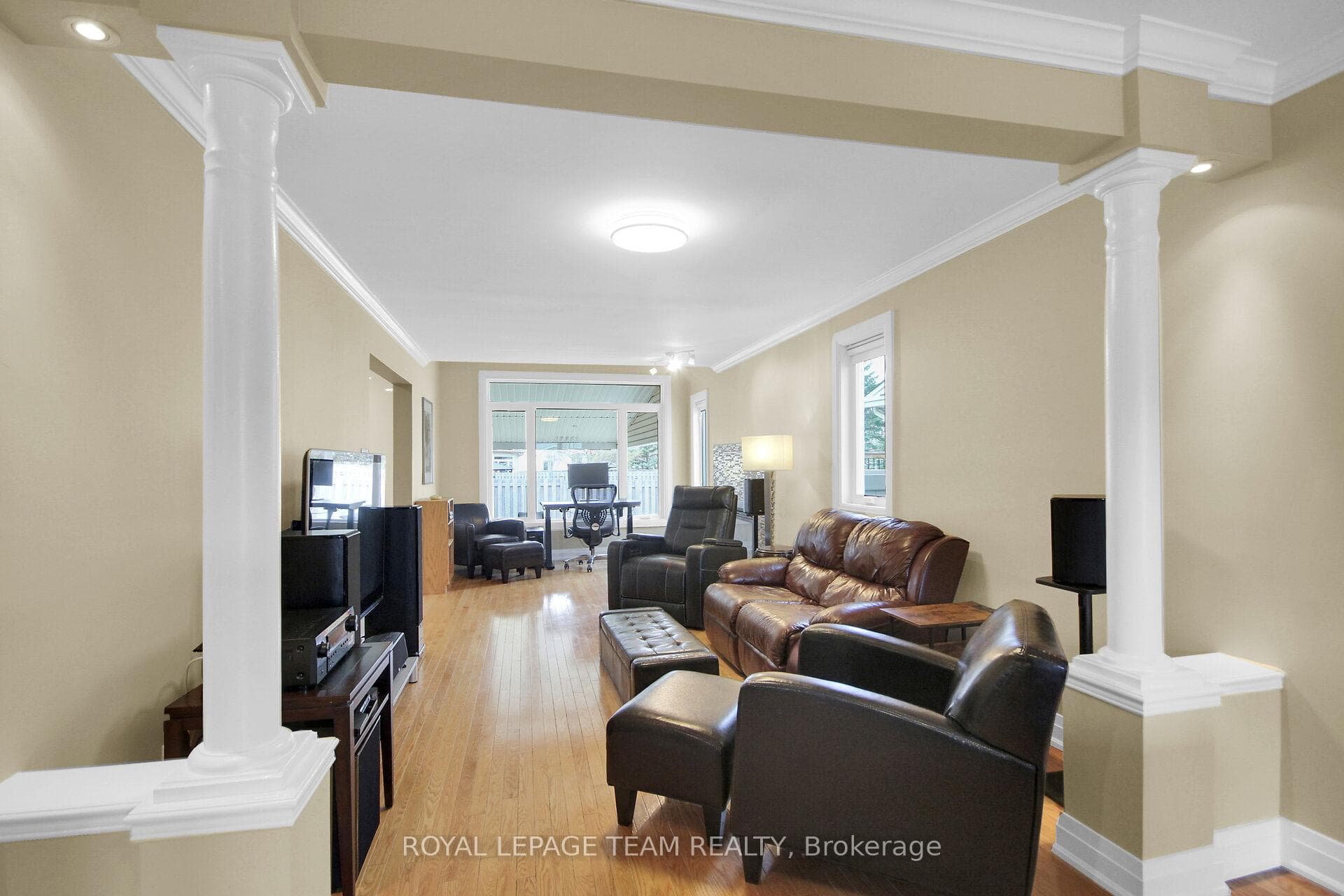 18 Longshire Circle photo 6