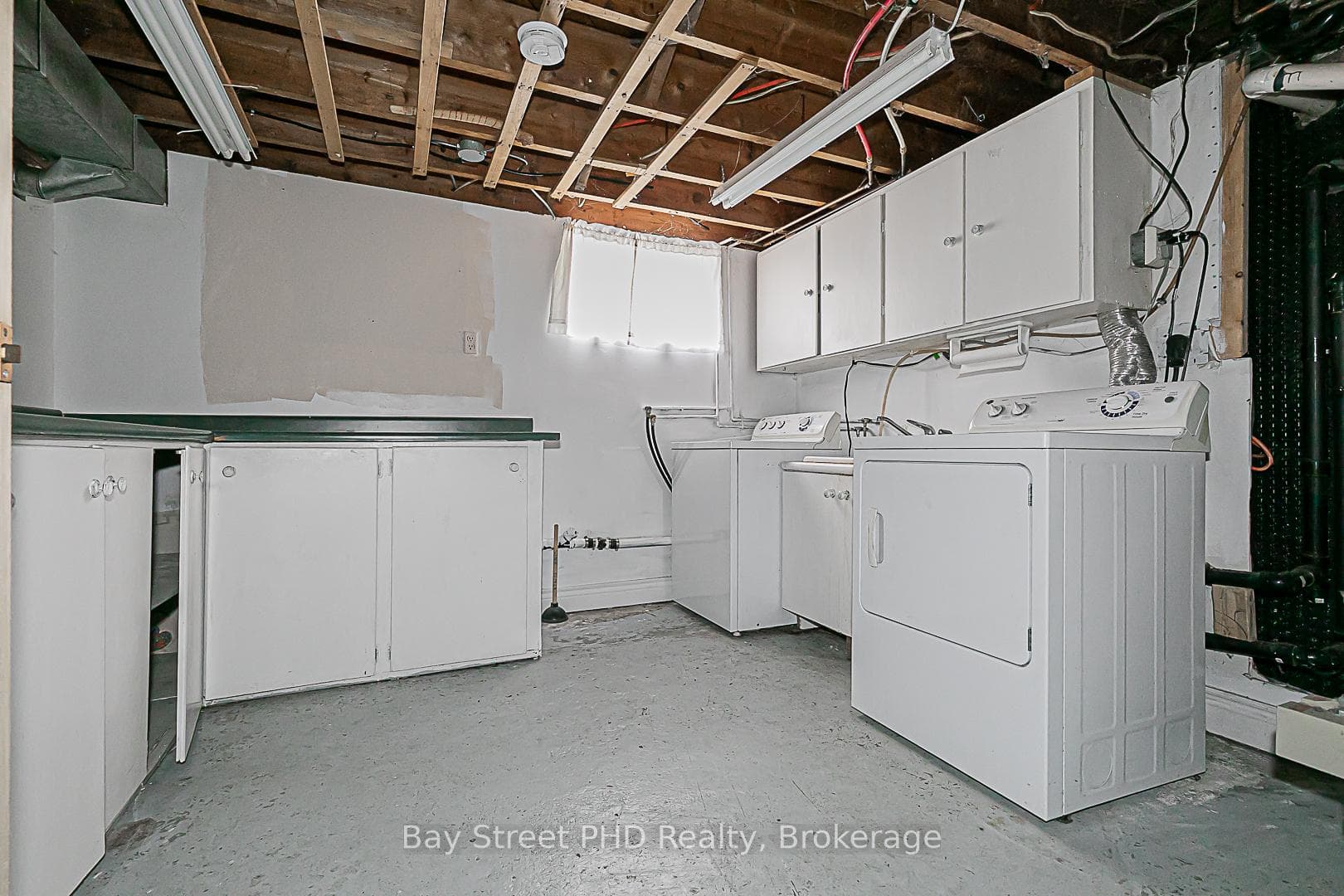 19 Herbert Avenue photo 35