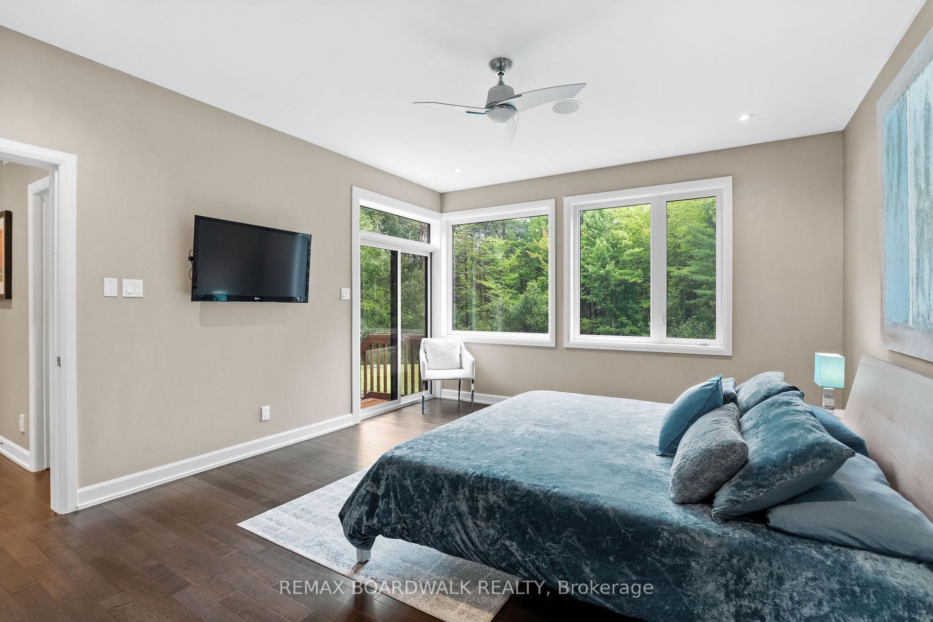 108 EDITH MARGARET Place photo 20