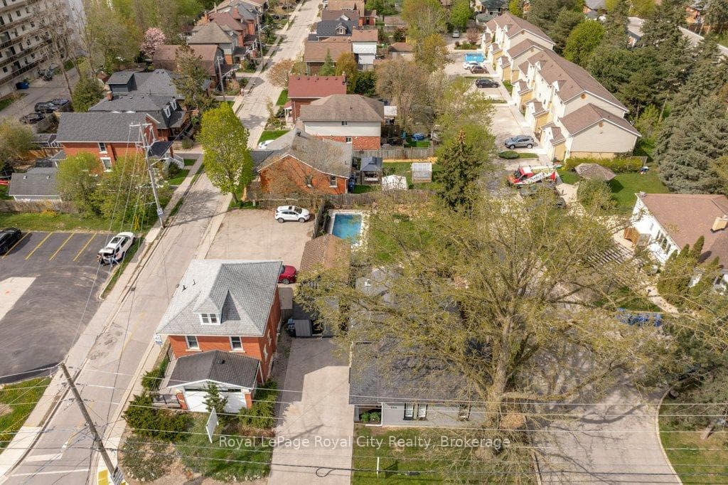 554 Woolwich Street photo 40