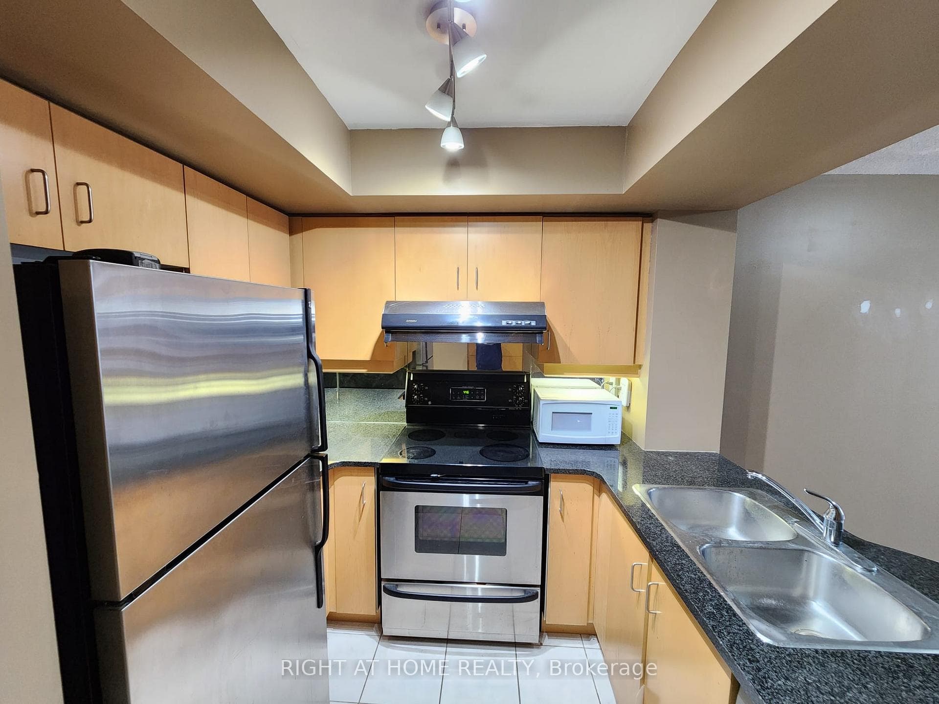 8 Rean Drive Unit 1708 photo 3