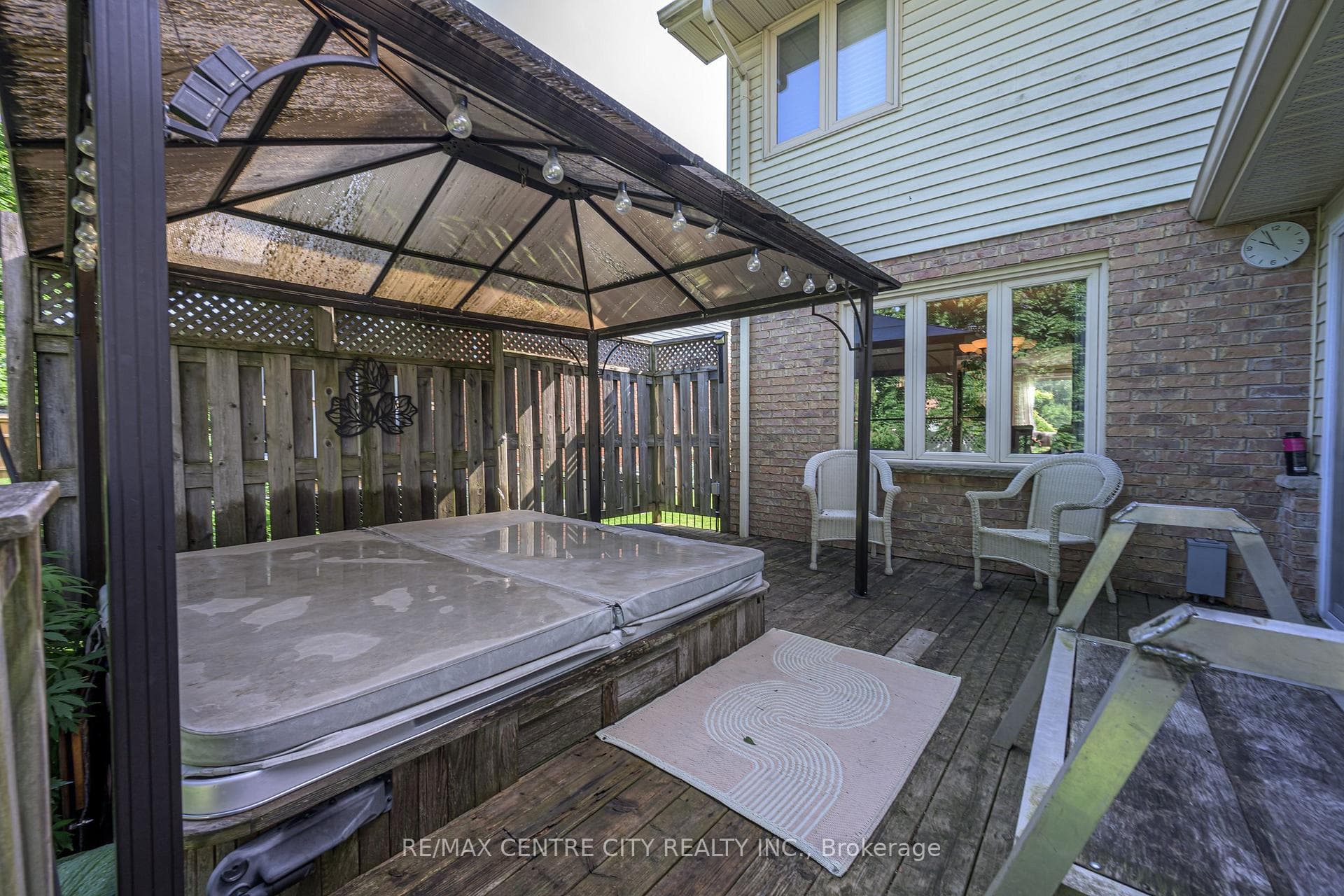 15 Cavanaugh Crescent photo 11