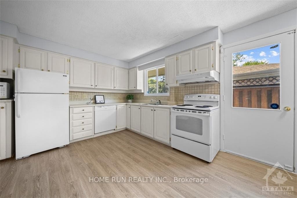 685 FARMINGTON Avenue photo 7