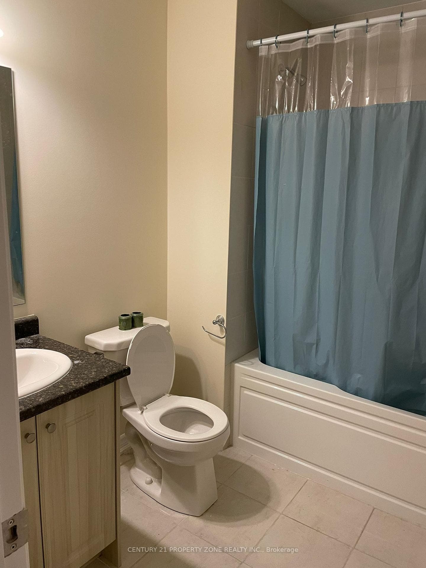 8 Hamilton Court photo 19