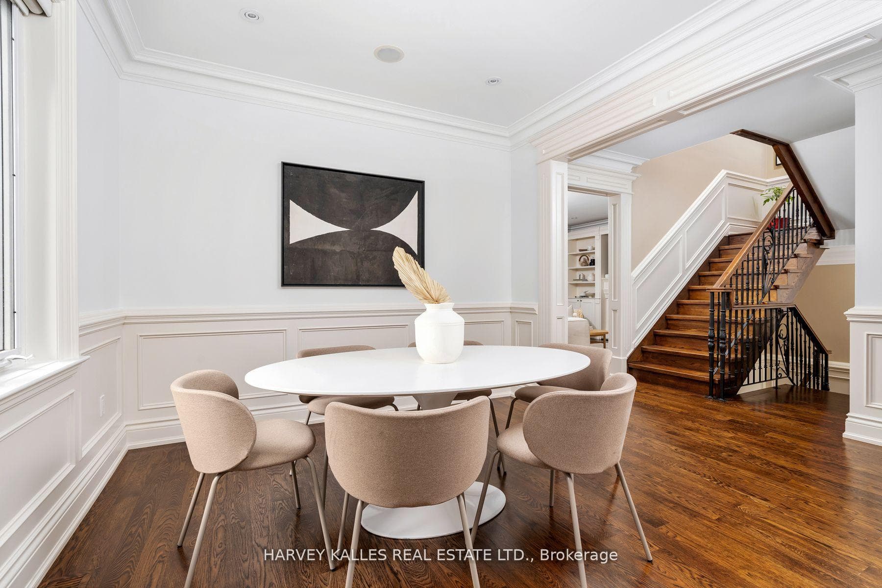 292 Laird Drive photo 8