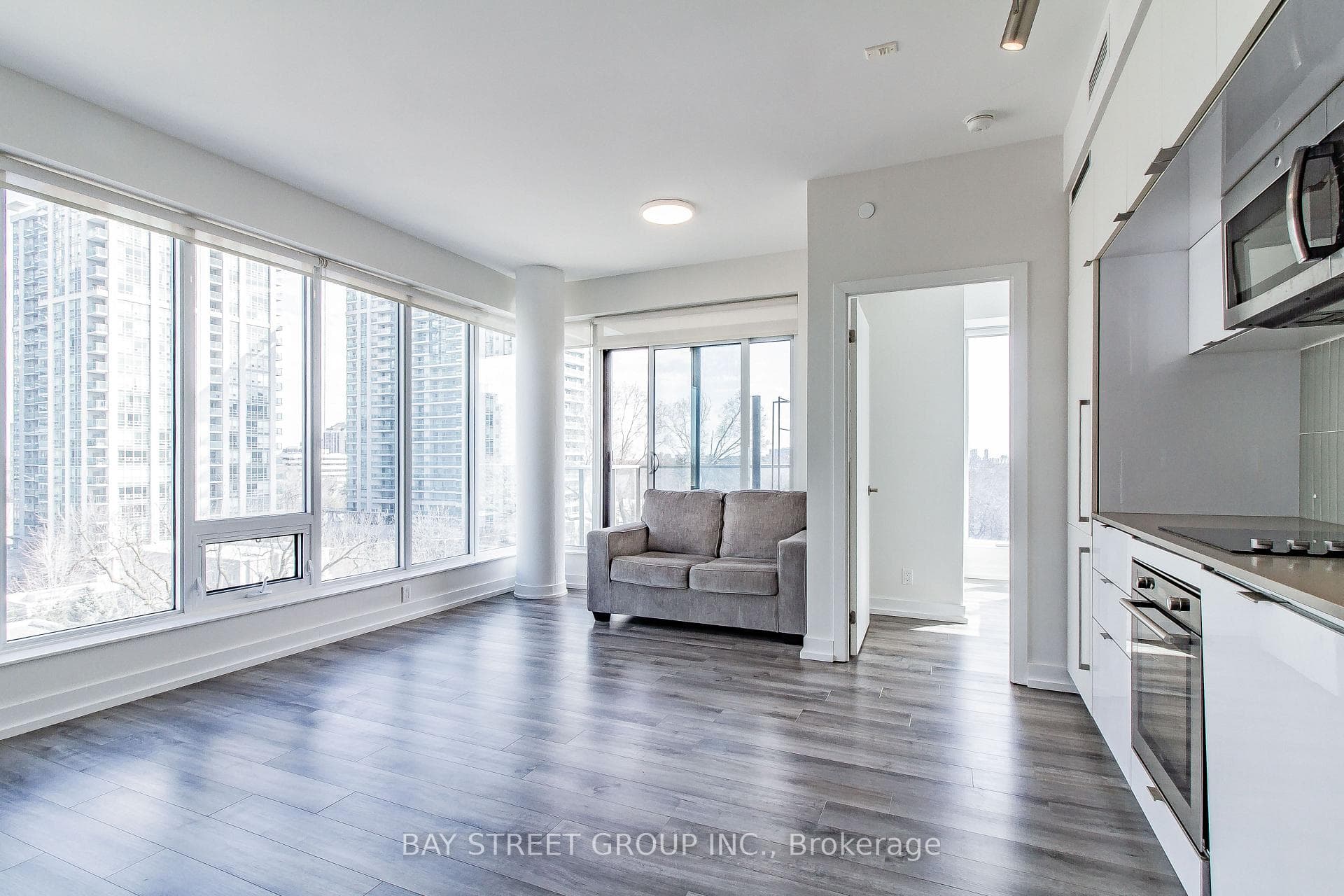 28 Avondale Avenue Unit 702 (2nd Bedroom) photo 4