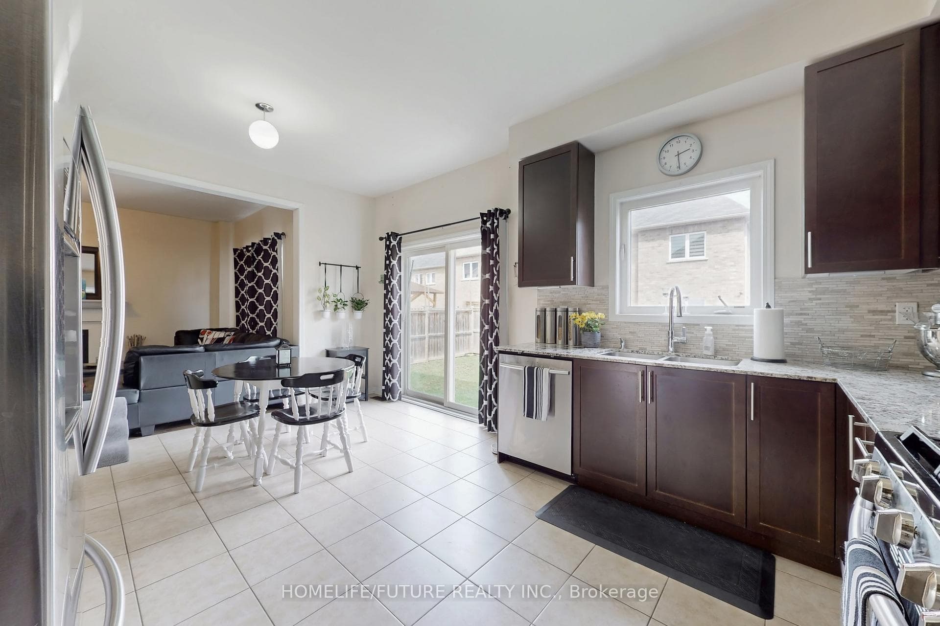 23 Edwin Carr Street photo 21