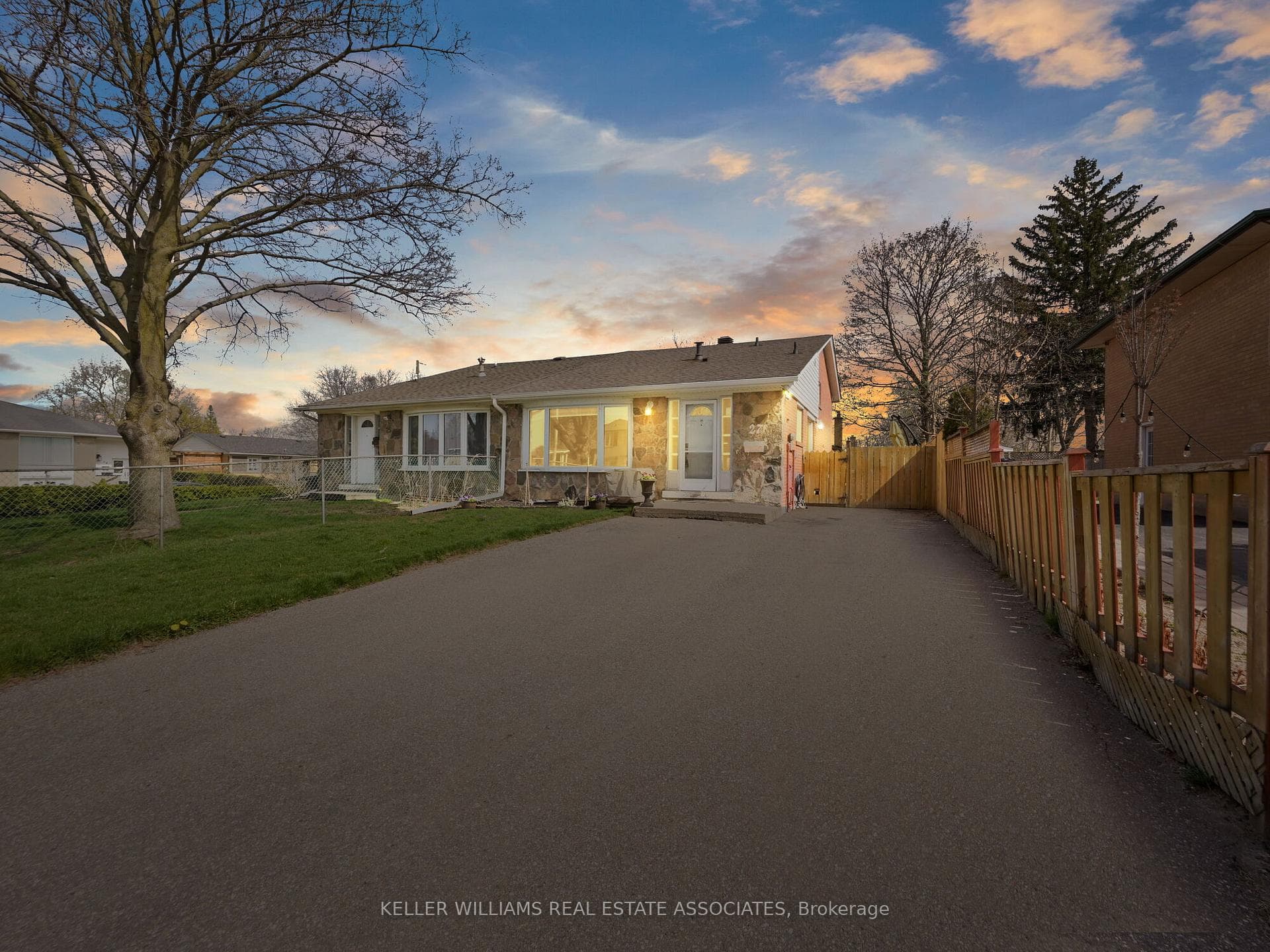 27 Flowertown Avenue photo 1