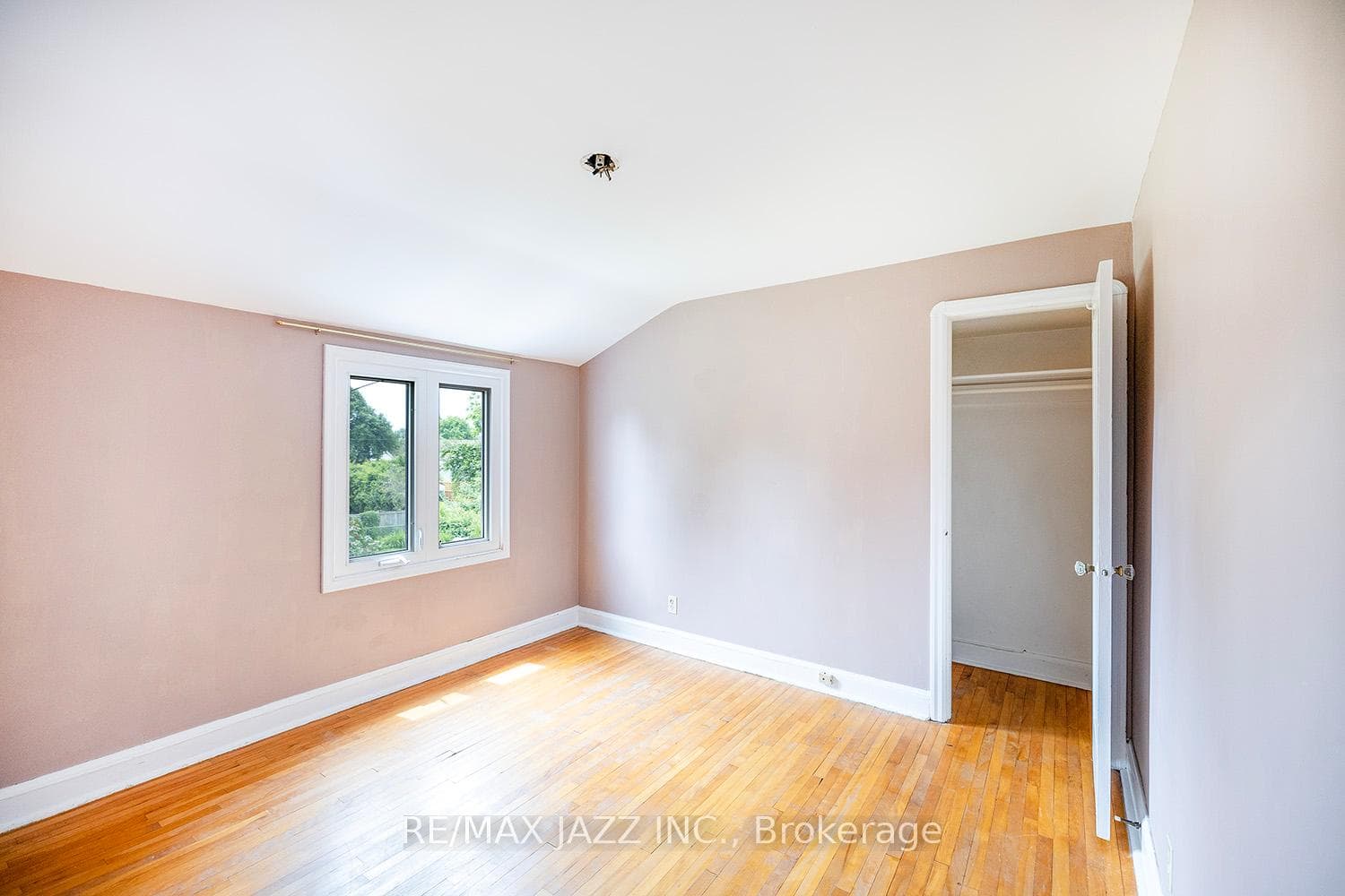 445 Beverly Street photo 20