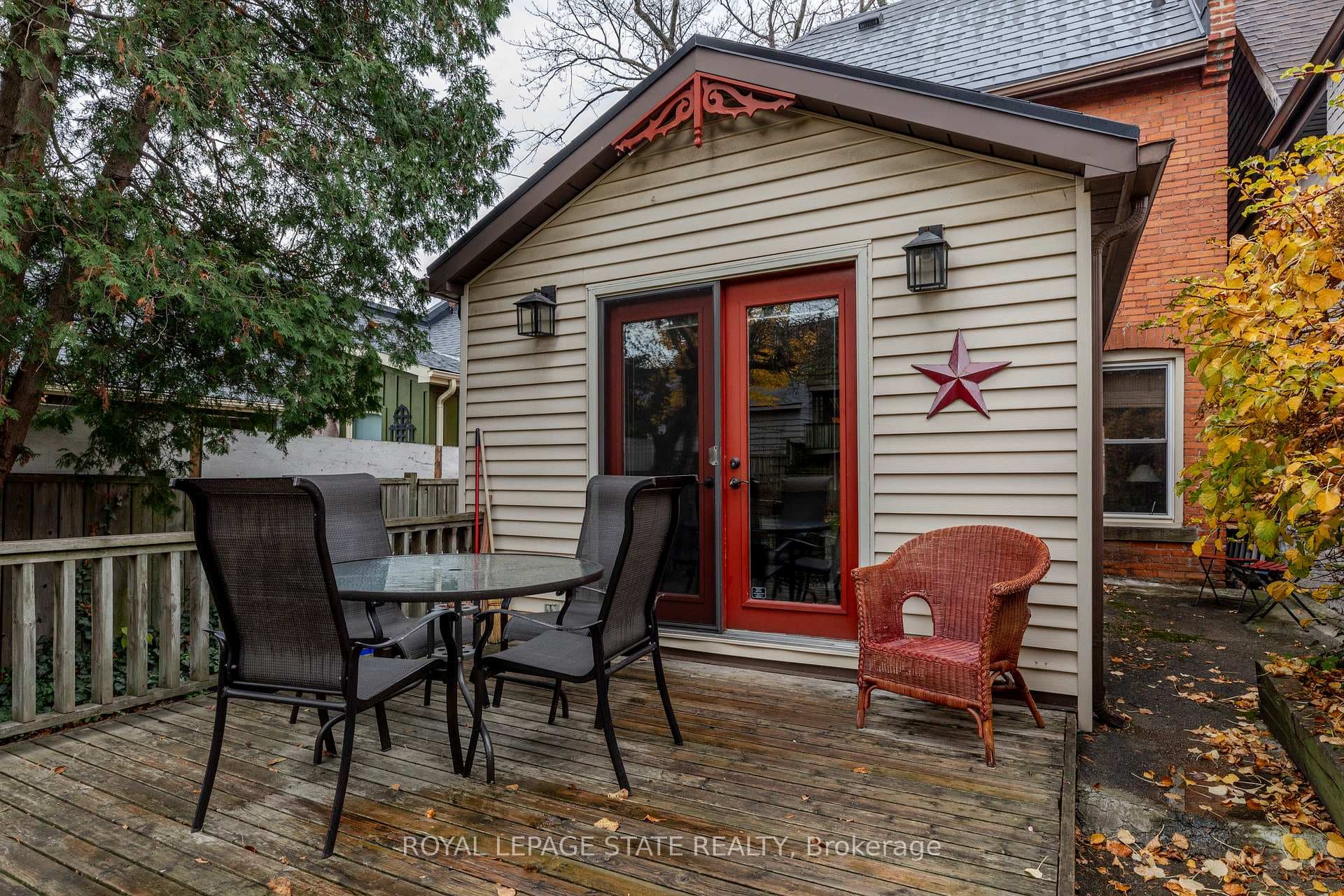 169 Robinson Street photo 36