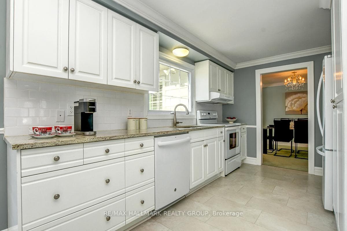 11 Wedgewood Crescent photo 17