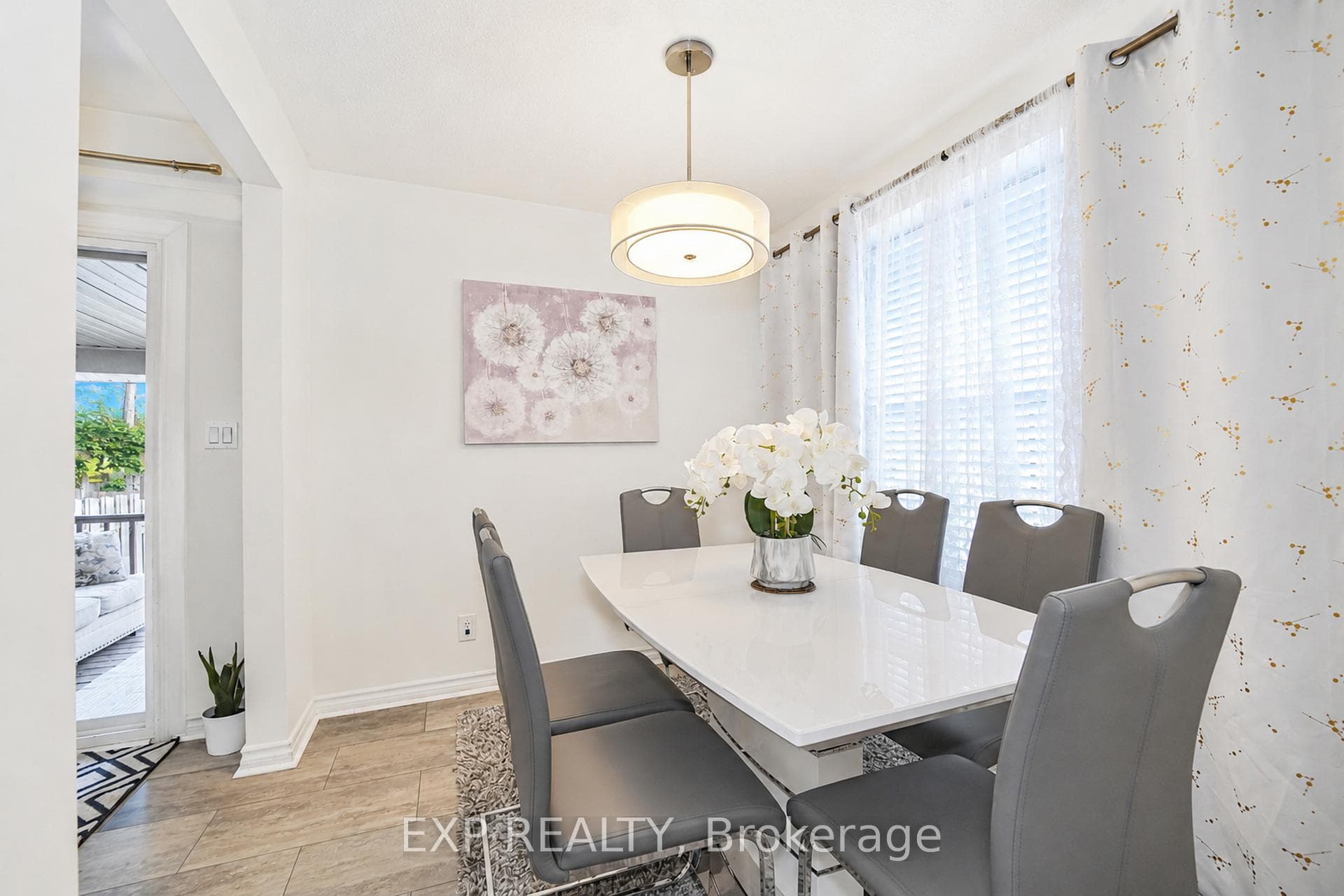 246 Mary Street photo 8