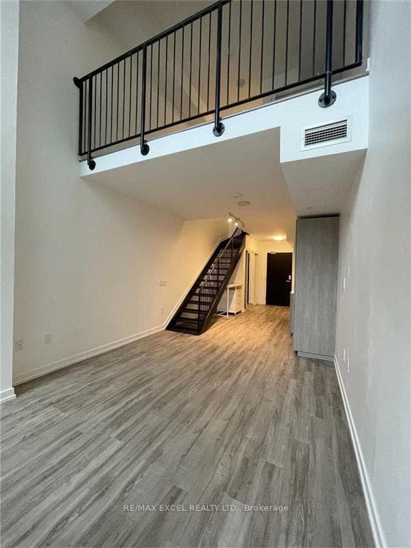 77 Shuter Street Unit 529 photo 6