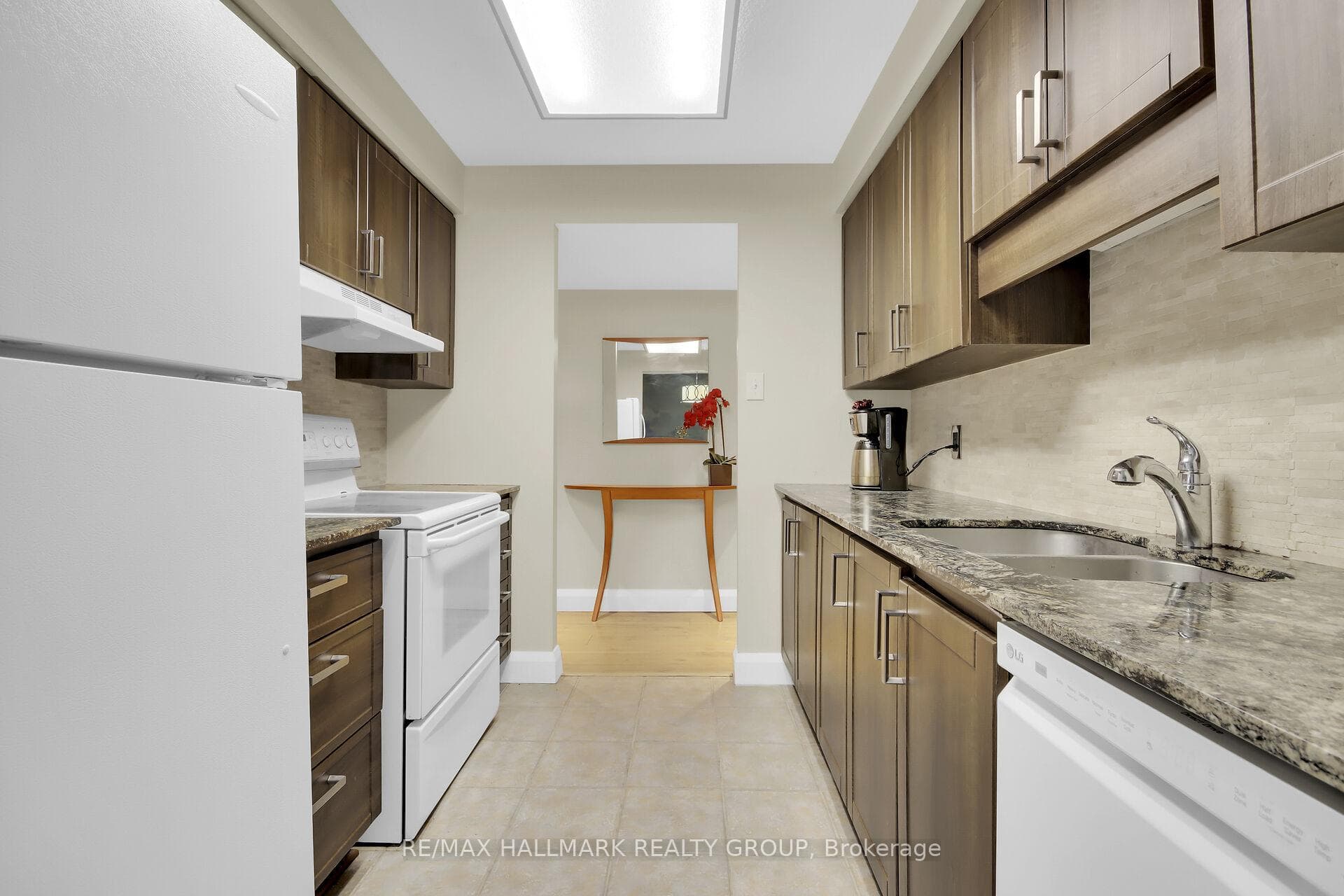 470 Laurier Avenue Unit 503 photo 31