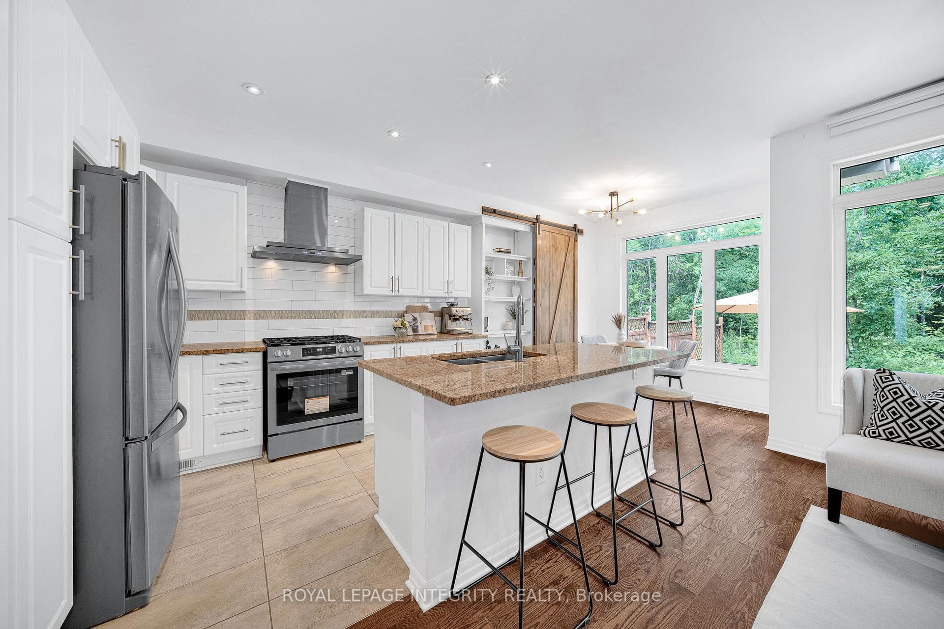114 Hawkeswood Drive photo 14