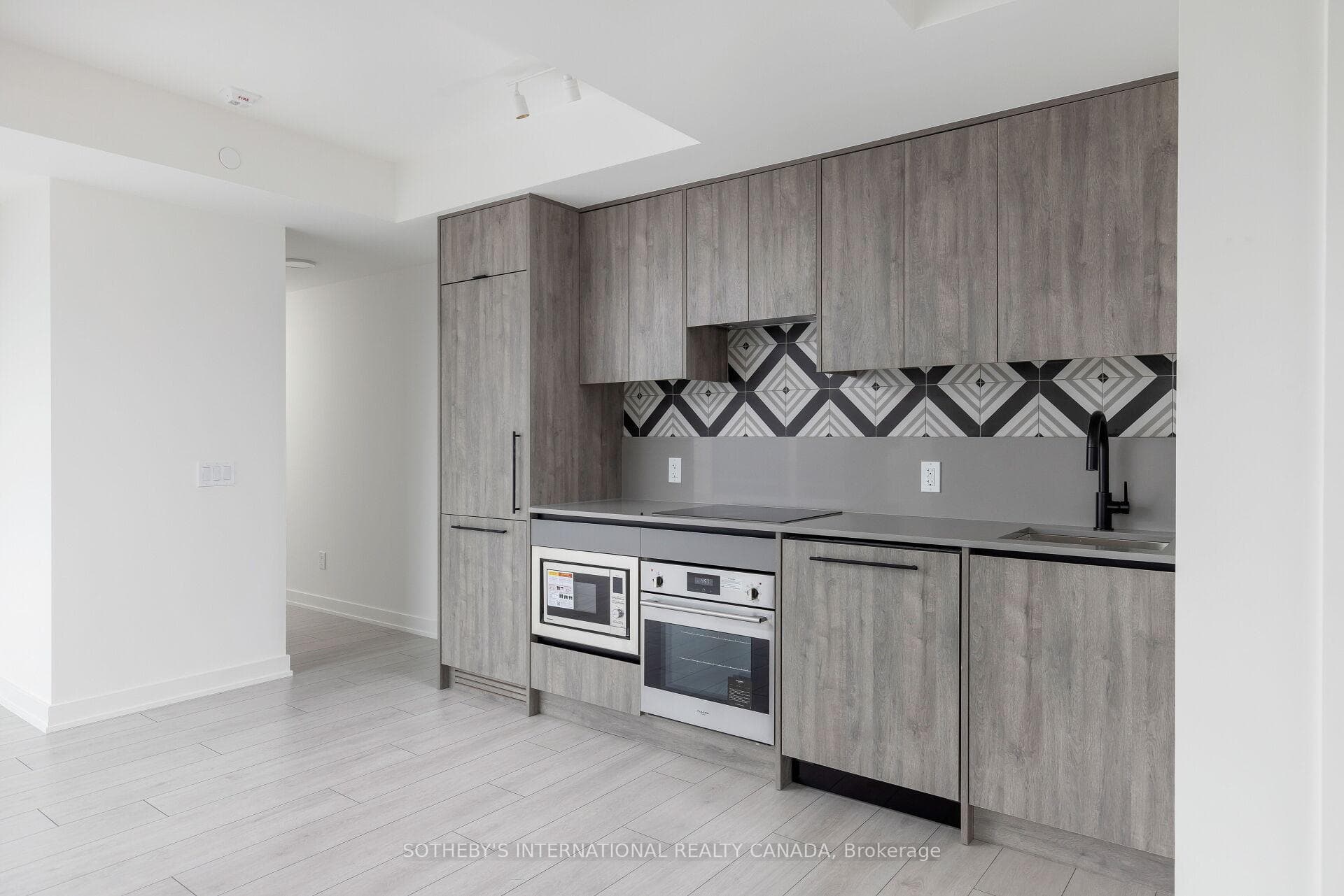 5 Lakeview Avenue Unit 708 photo 4