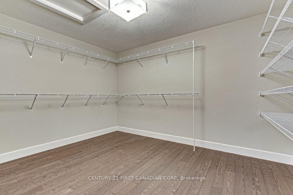 998 Loft Court photo 32