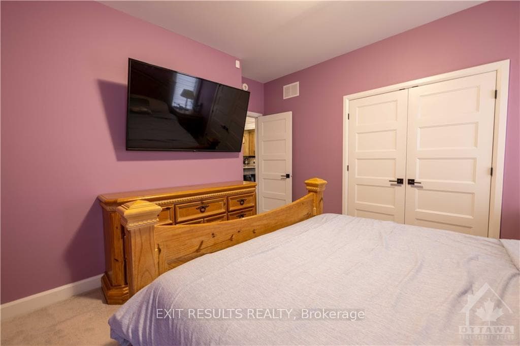 473 DENIS Street photo 15