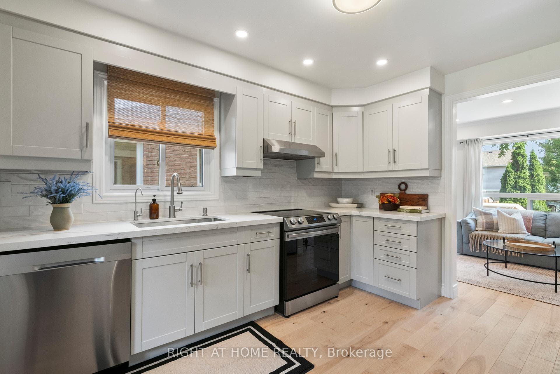 Great Family Sized Kitchen with Window