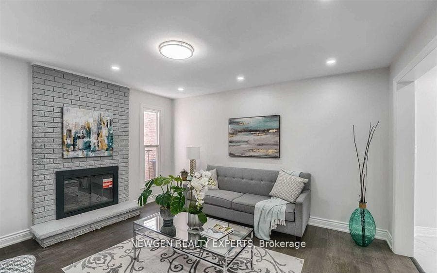 101 Banting Crescent photo 9