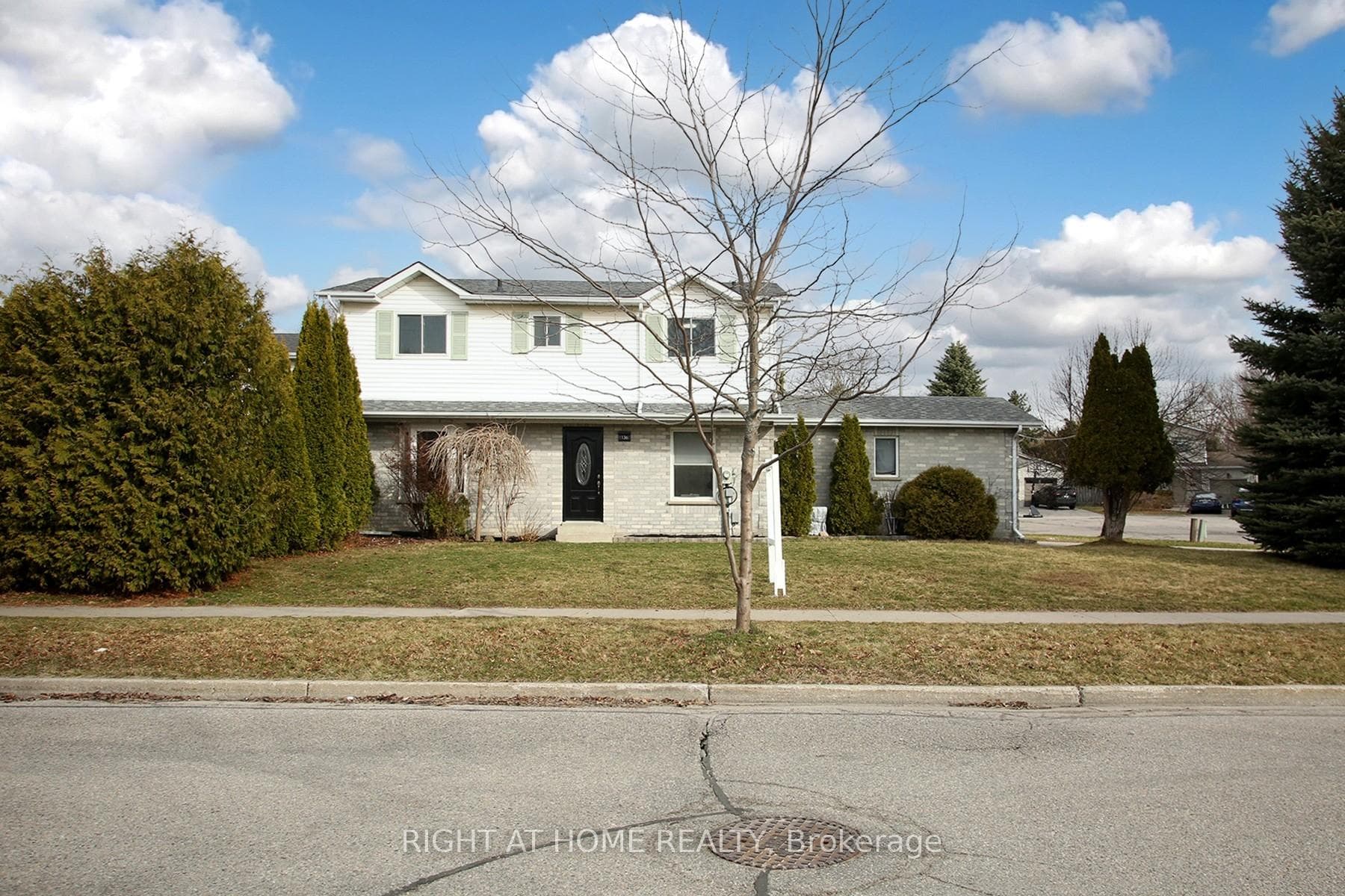 136 Andrew Street photo 1