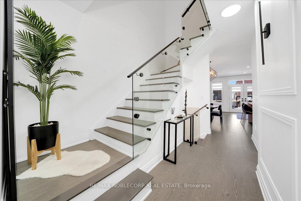 18 Ghent Drive photo 6