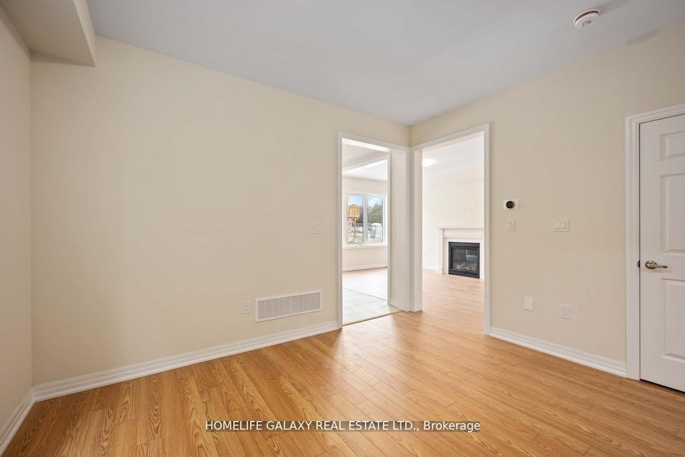 6 Northrop Avenue photo 4