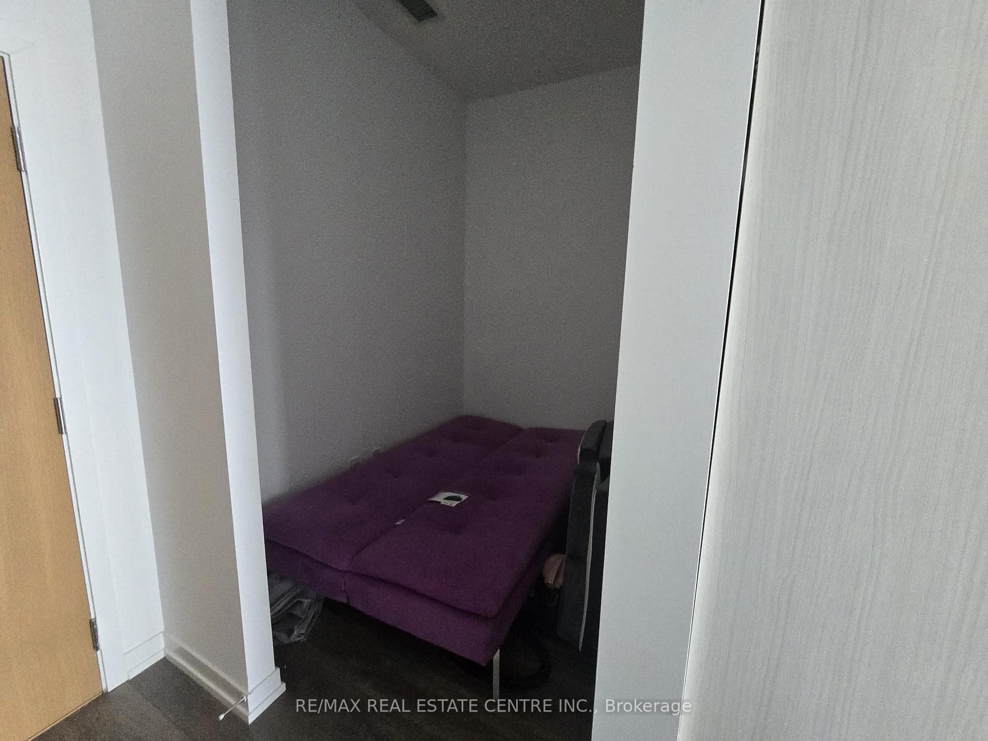 2520 Eglinton Avenue Unit 403 photo 16