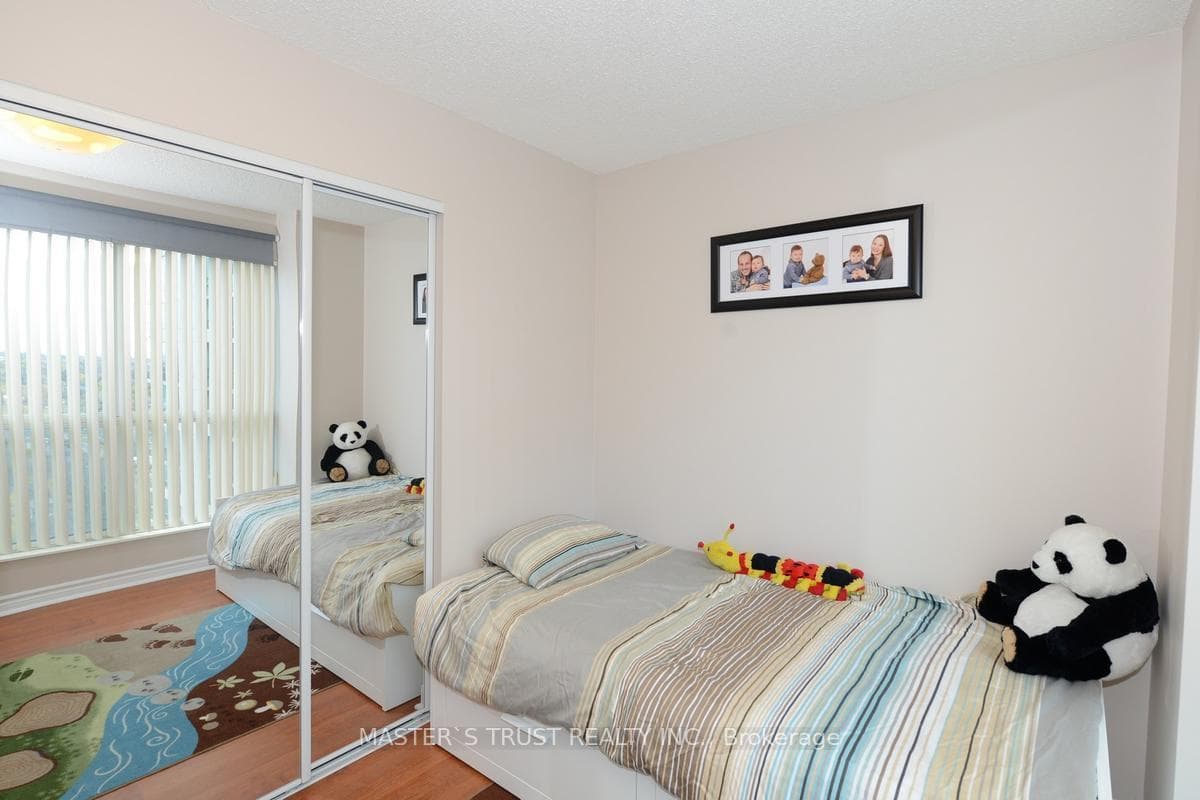 2206-7 Lorraine Drive photo 3