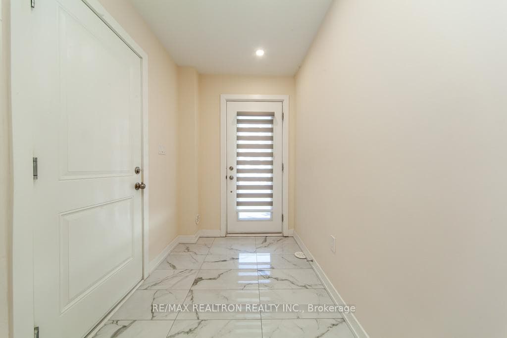 250 FINCH Avenue Unit 406 photo 3