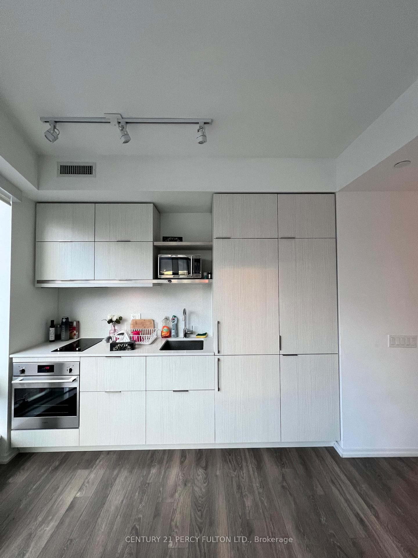 197 Yonge Street Unit 1312 photo 10