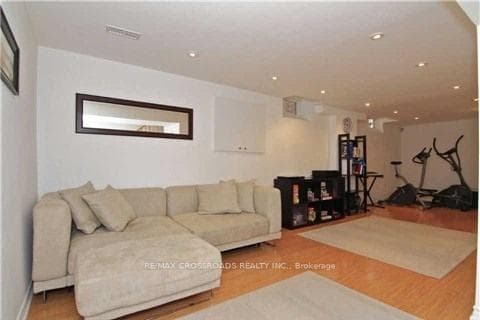 110 Whitney Place photo 10