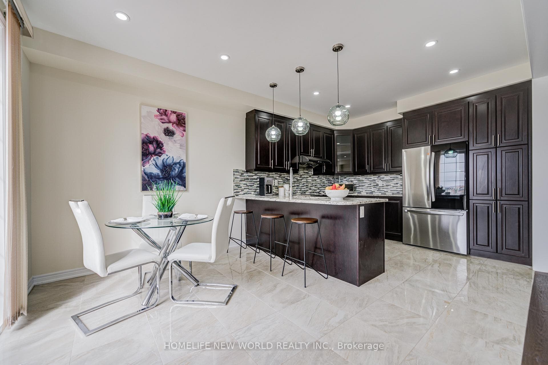 88 Roth Street photo 16