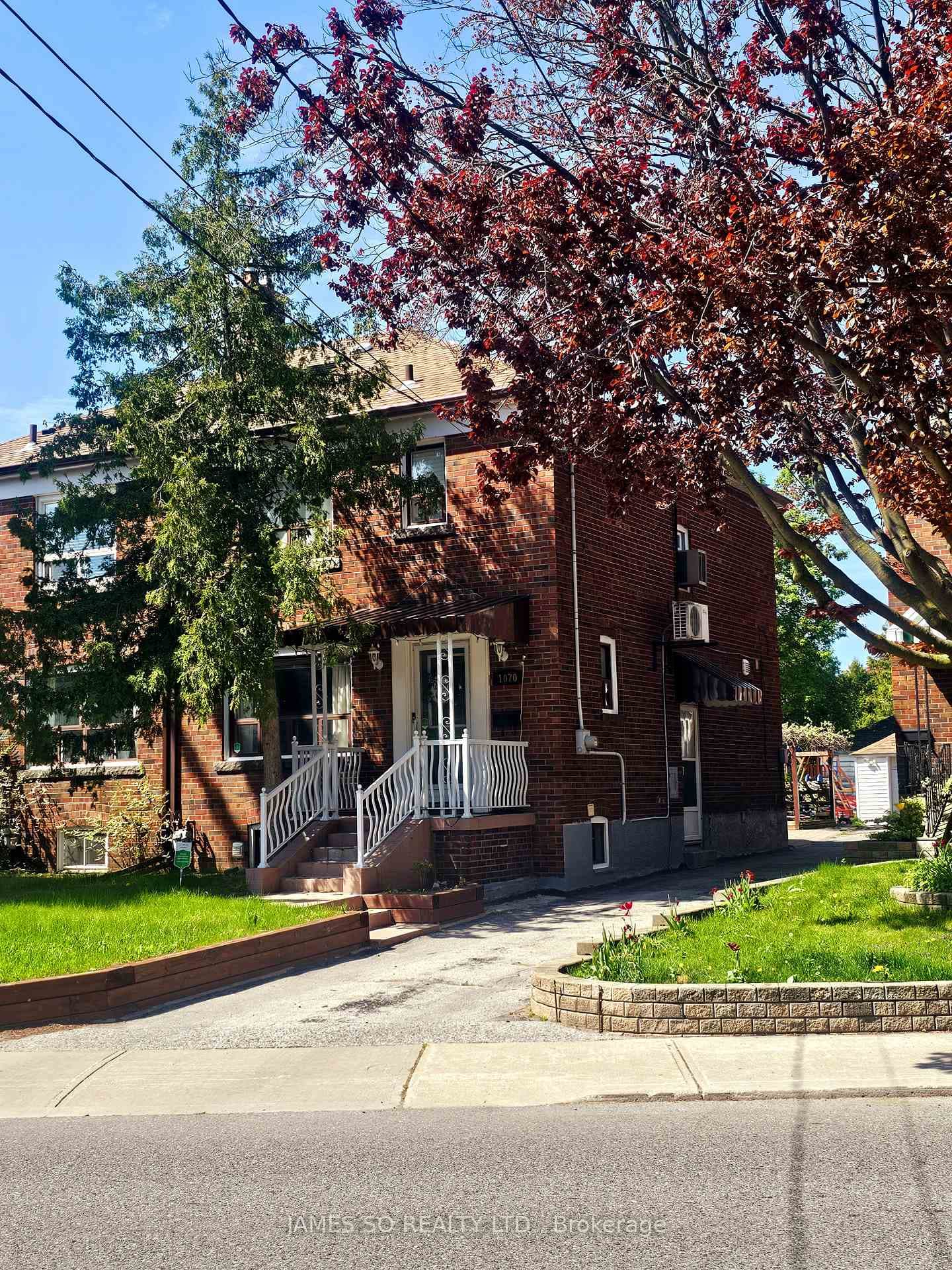1070 Greenwood Avenue photo 1