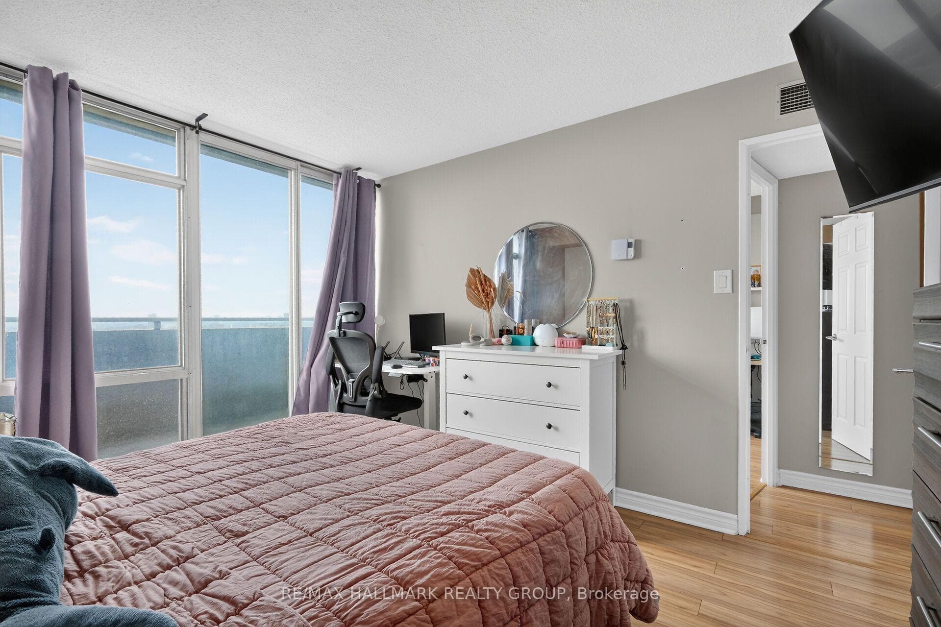 530 Laurier Avenue Unit 1907 photo 26