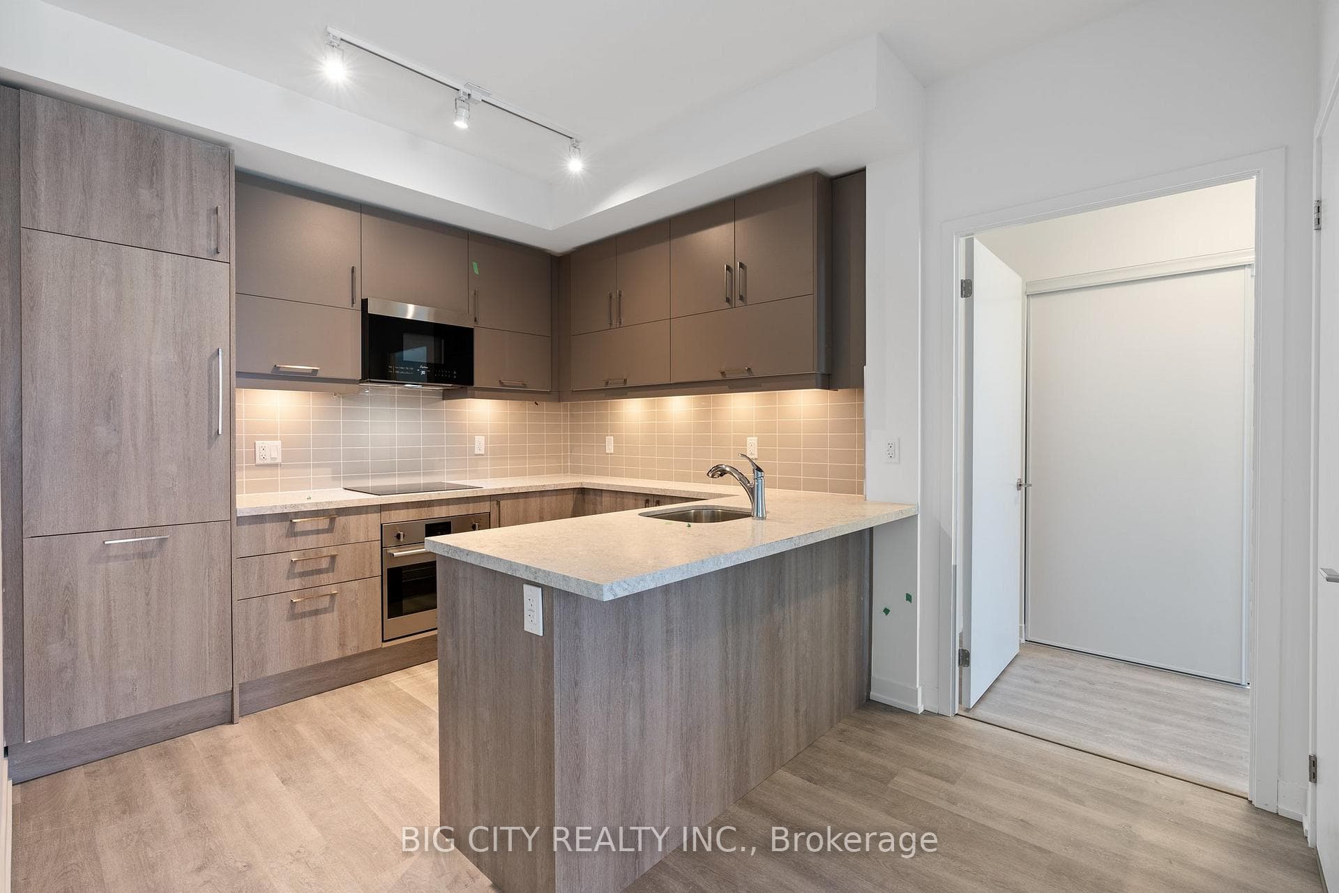 38 Simcoe Promenade Unit 619 photo 8