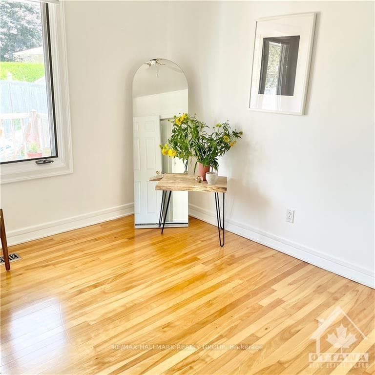 1027 CONNAUGHT Avenue photo 16
