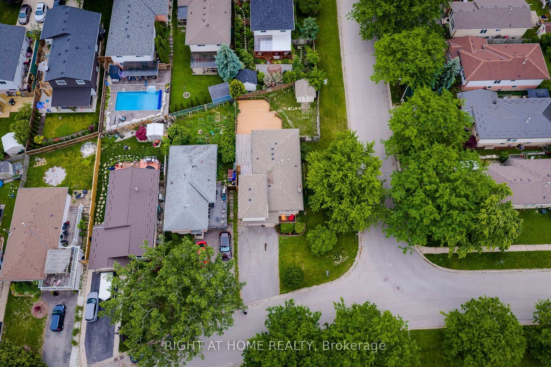 62 HAZEL Street photo 3