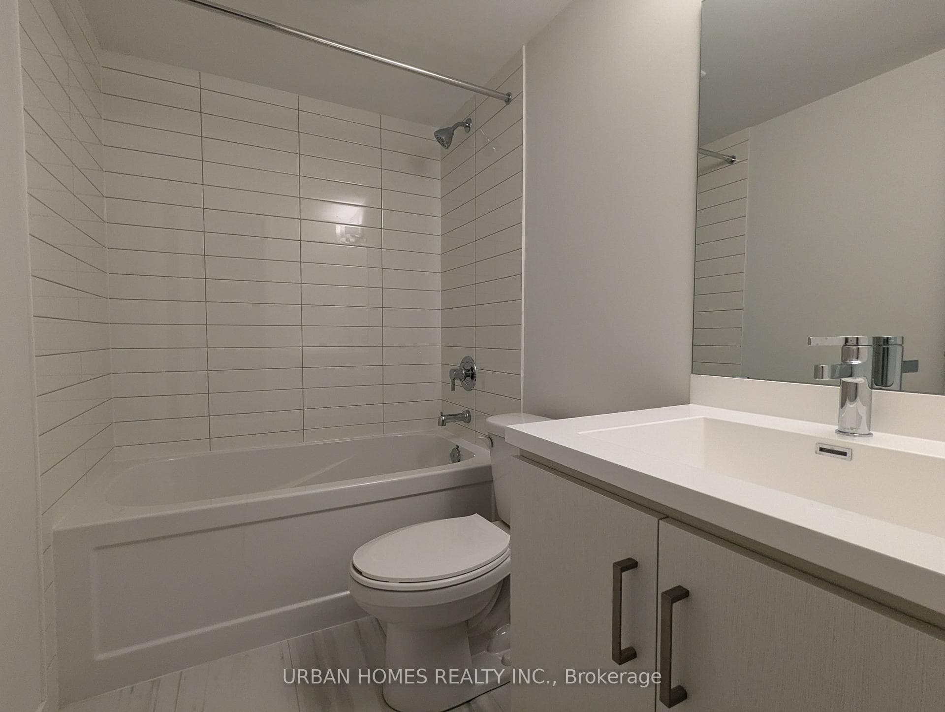 141 honeycrisp Crescent Unit 208 photo 13