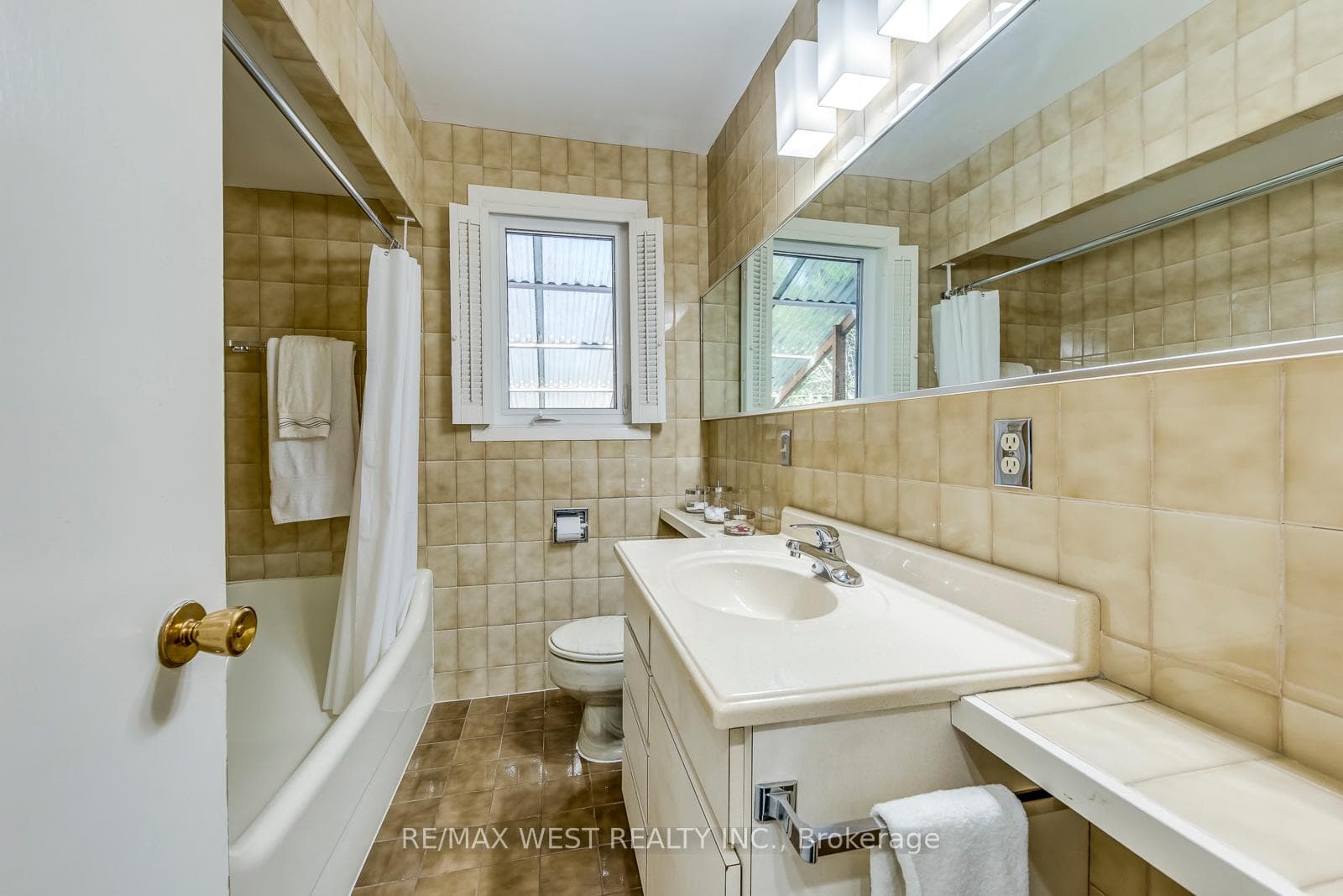 66 Prince Charles Drive photo 22