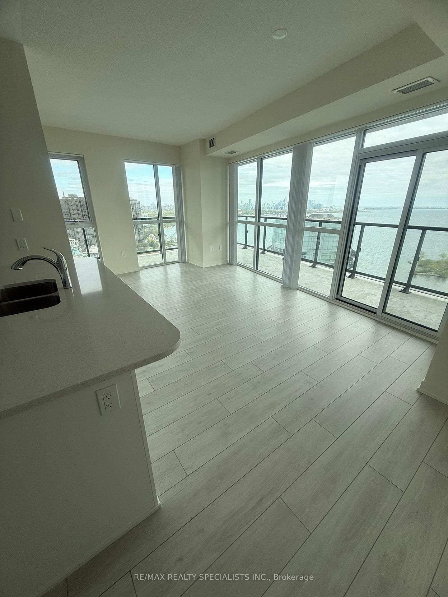 38 Annie Craig Drive Unit 3702 photo 5