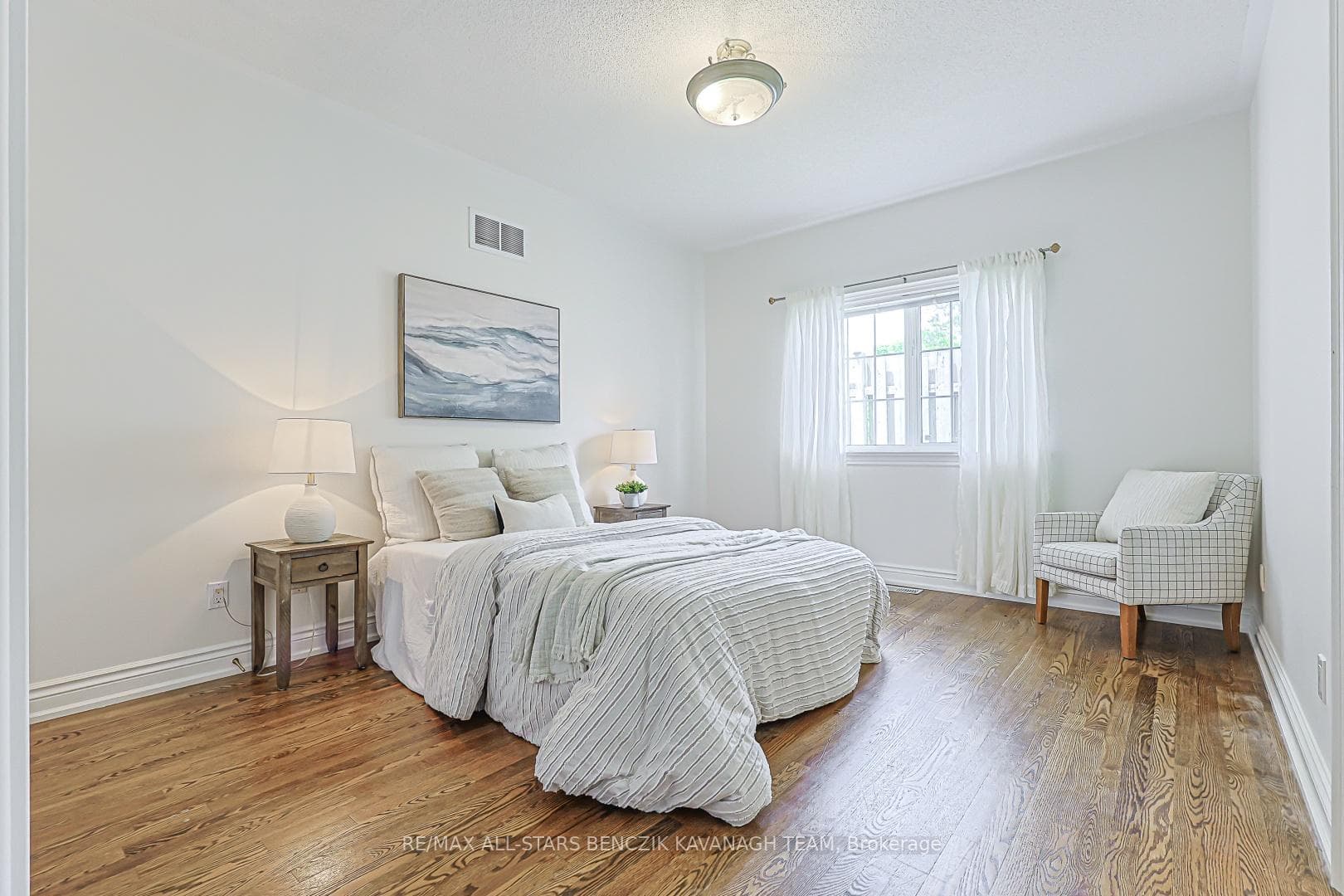 5633 Lakeshore Road photo 18