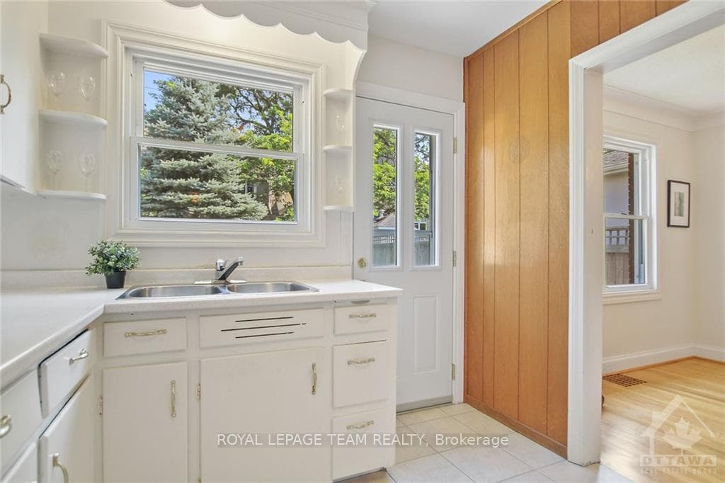 581 WINDERMERE Avenue photo 13