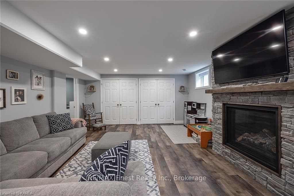 214 MACDOUGALL Drive photo 23