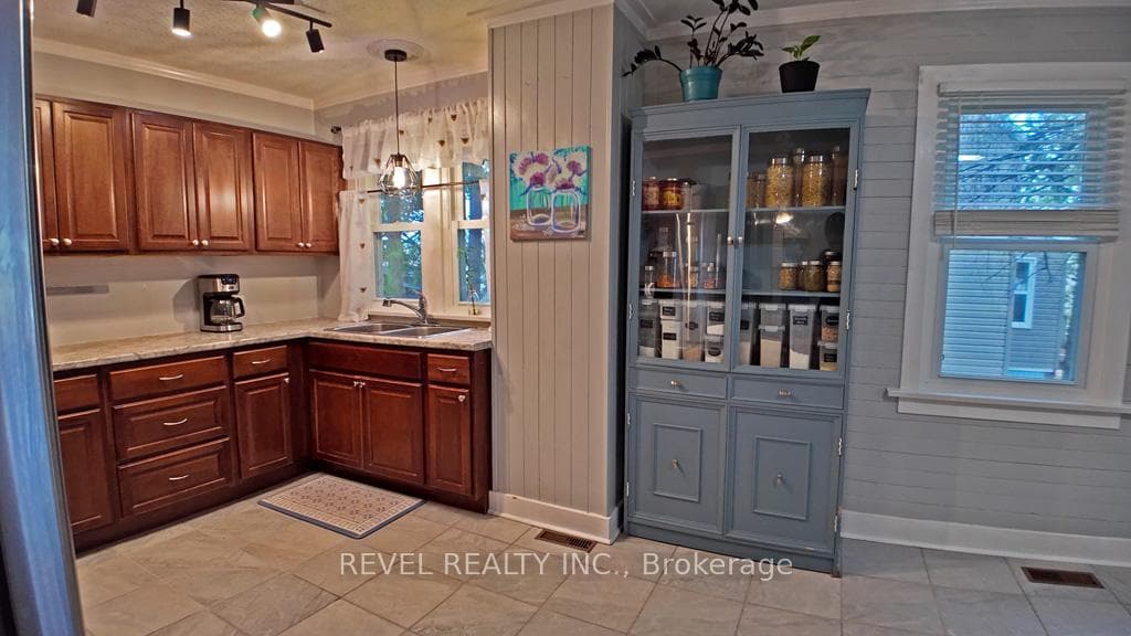 106 Devonshire Avenue photo 16