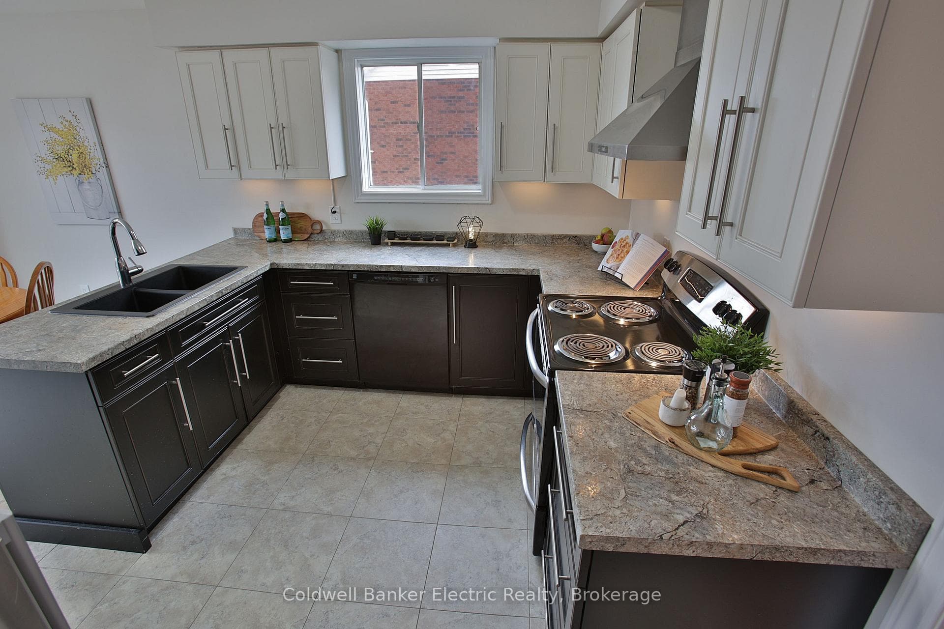 1830 Stratton Avenue photo 10