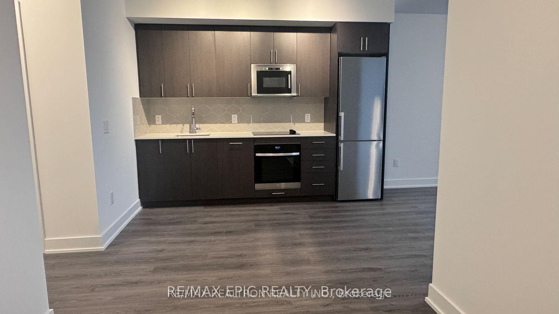 2545 Simcoe Street Unit 913 photo 5