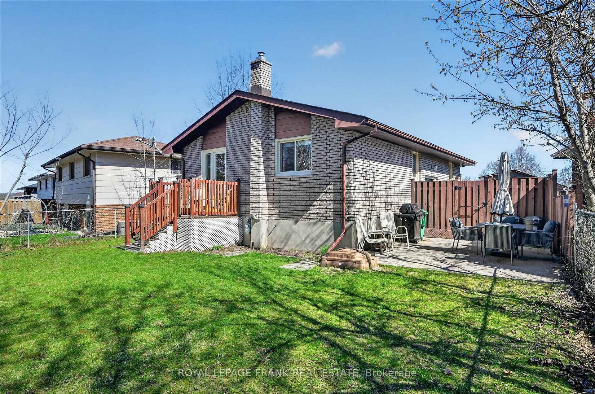 91 Rideau Crescent photo 43