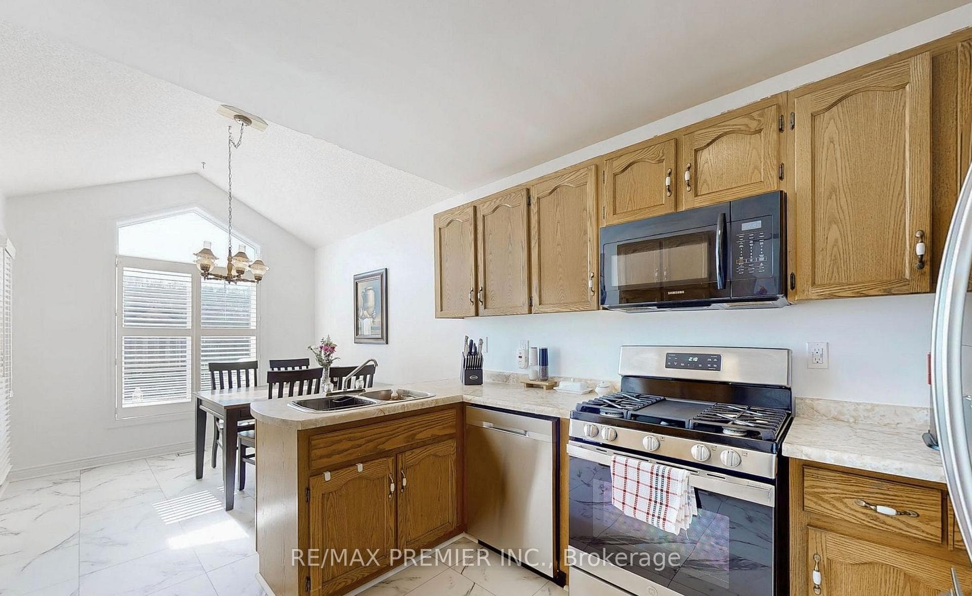 9 Wentworth Drive Unit 13 photo 12